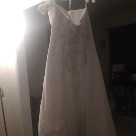 Wedding dress - Picture 2 of 8